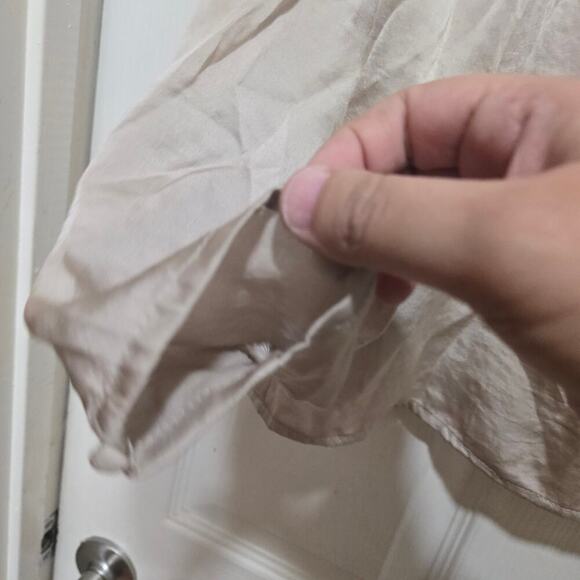 Carmen Marc Valvo Taupe Long Sleeve V-Neck Blouse Women’s Medium - Picture 3 of 8